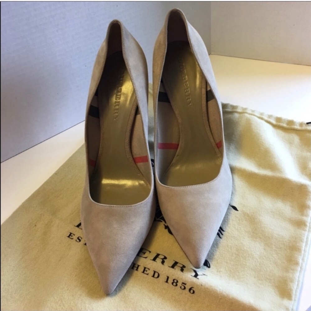 Authentic Burberry , pointed pumps !